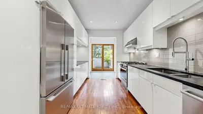 5 Collahie Street, Toronto, On M6j 1t6