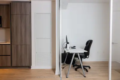 117 Broadway Avenue 1807, Toronto, On M4p 1v3