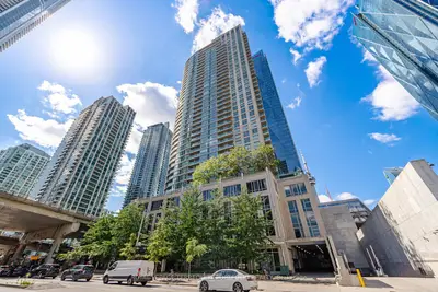 18 Yonge Street 1807, Toronto, On M5e 1z8
