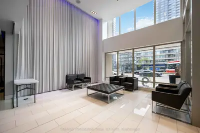 9 Spadina Avenue 611, Toronto, On M5v 3m5