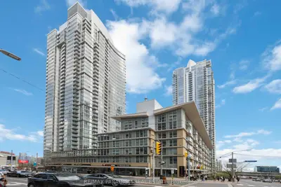 9 Spadina Avenue 611, Toronto, On M5v 3m5