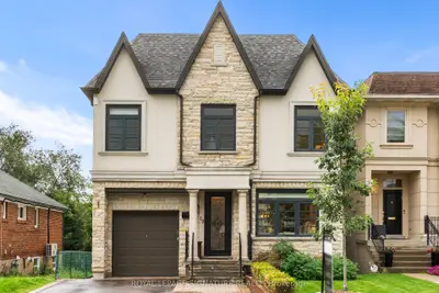 39 Regina Avenue, Toronto, On M6a 1r4