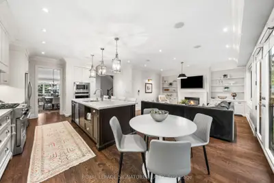 39 Regina Avenue, Toronto, On M6a 1r4