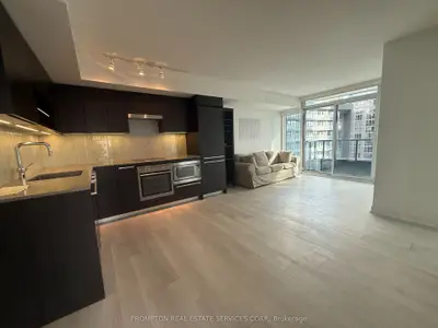 80 Queens Wharf Road 710, Toronto, On M5v 0j3