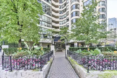 25 Maitland Street 1004, Toronto, On M4y 2w1