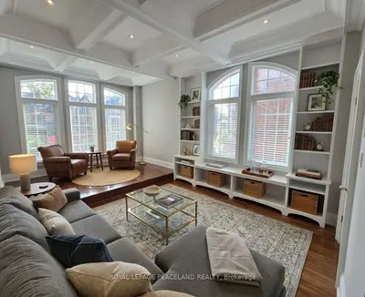 322 Clinton Street Mainhse, Toronto, On M6g 2y8