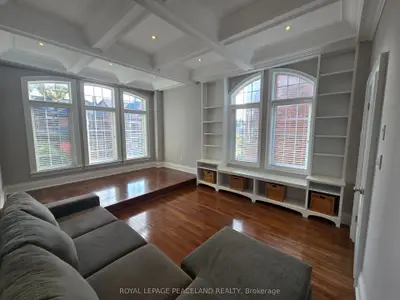 322 Clinton Street Mainhse, Toronto, On M6g 2y8
