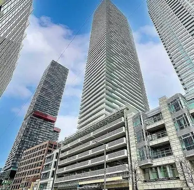 2221 Yonge Street E 1807, Toronto, On M4s 2b4