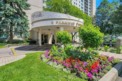 5 Parkway Forest Drive 1901, Toronto, On M2j 1l2