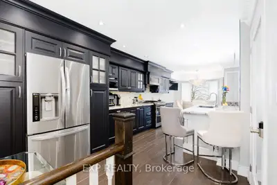 321 Mutual Street Main, Toronto, On M4y 1x6