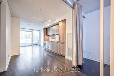 85 Wood Street 818, Toronto, On M4y 0e8