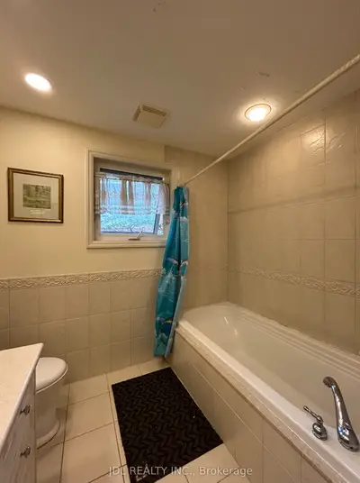 3 Butterfield Dr Drive One Bedroom A 2nd Floor, Toronto, On M3a 2l9