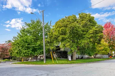 10 Red Oaks Crescent, Toronto, On M4g 1a5
