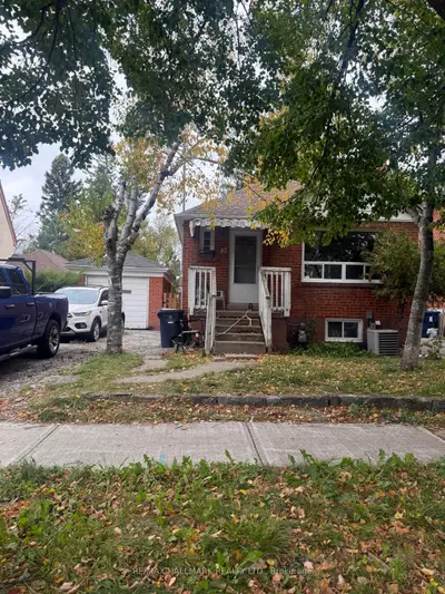 32 Newton Drive, Toronto, On M2m 2m7