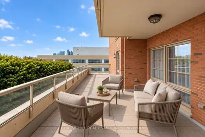 20 Burkebrook Place 502, Toronto, On M4g 0a1