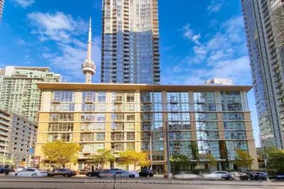 9 Spadina Avenue 507, Toronto, On M5v 3v5