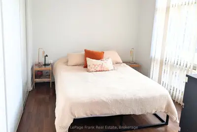 9 Spadina Avenue 507, Toronto, On M5v 3v5