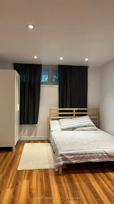 Lower 232 Crawford Street, Toronto, On M6j 2v6