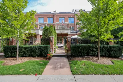 21 Burkebrook Place Th9, Toronto, On M4g 0a2