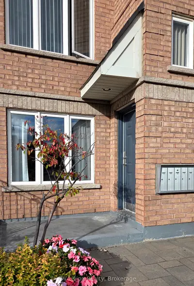 80 Aerodrome Crescent 101, Toronto, On M4g 4j1
