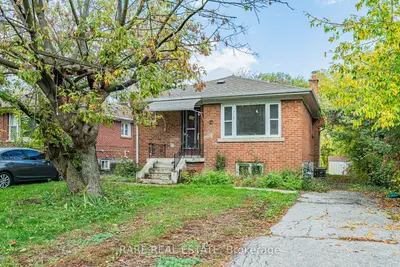 14 Alexis Boulevard Main, Toronto, On M3h 2p3