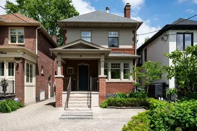 29 Standish Avenue, Toronto, On M4w 3b2