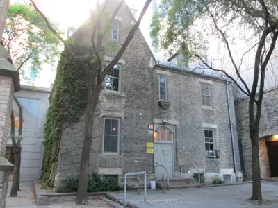 10 Trinity Square, Toronto, On M5g 1b1