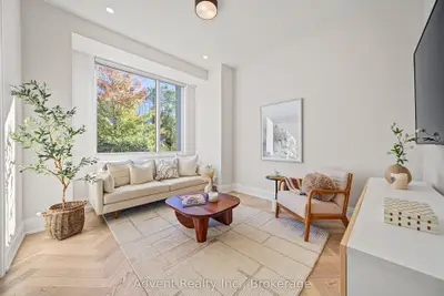 18 Greenbriar Road 3, Toronto, On M2k 0g7
