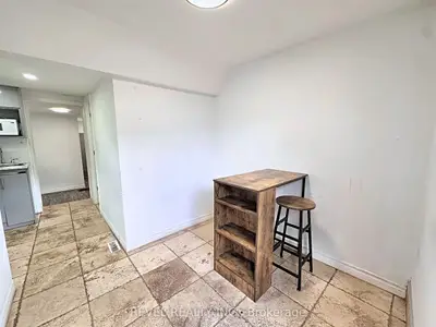 444 Westmount Avenue 2, Toronto, On M6e 3n5