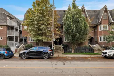 911d Adelaide Street W, Toronto, On M6j 3t2