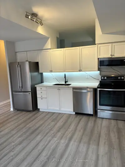 140 Bathurst Street 103, Toronto, On M5v 3n8