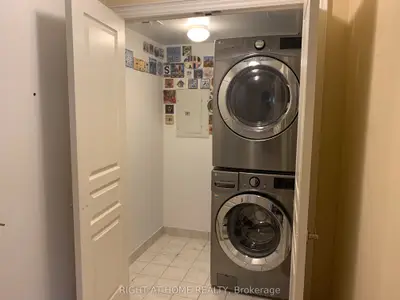 8 Mckee Avenue 1306, Toronto, On M2n 7e5