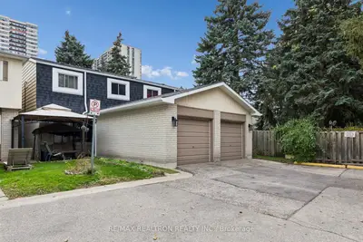 9 Lime Tree Way 49, Toronto, On M2r 3h9