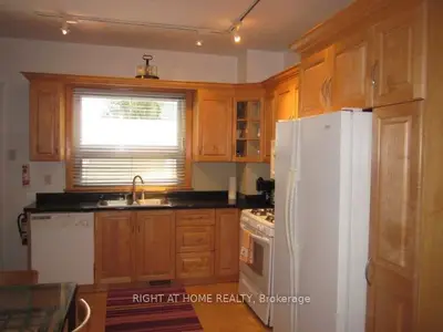 261 Grace Street Main, Toronto, On M6g 3a7