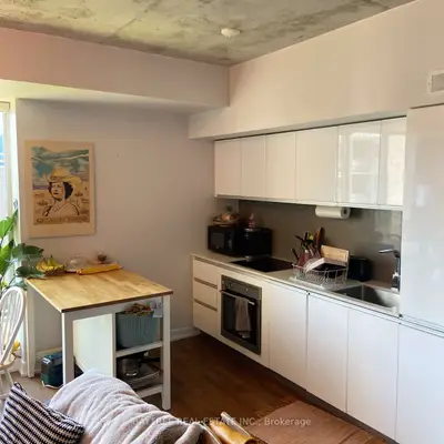 20 Minowan Miikan Avenue 635, Toronto, On M6j 1m3