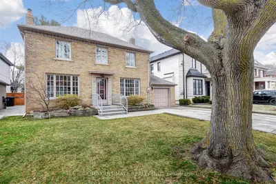 12 Tregellis Road, Toronto, On M3h 1k2