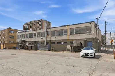 3645 Bathurst Street, Toronto, On M6a 2e4