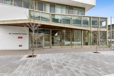 60 Tannery Road 407, Toronto, On M5a 0s8