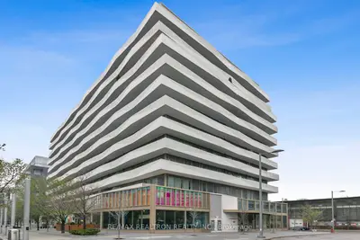 60 Tannery Road 407, Toronto, On M5a 0s8