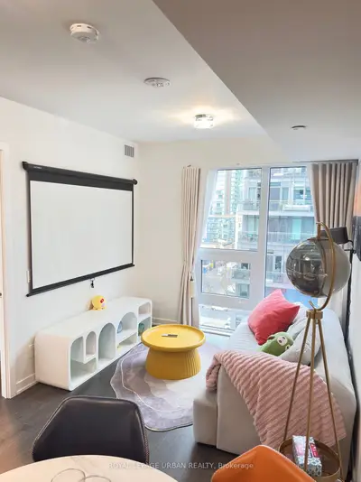 100 Queen Street E 1106, Toronto, On M5c 0b5