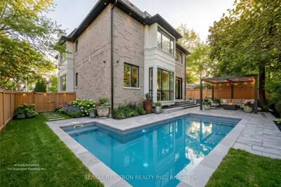 16 Ballyronan Road, Toronto, On M3b 1v1