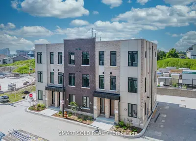 29 Spruce Pines Crescent, Toronto, On M4a 1y7
