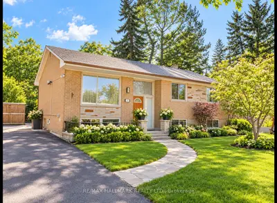 19 Brookwood Court, Toronto, On M3c 1c1