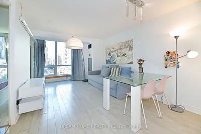 1055 Bay Street 1204, Toronto, On M5s 3a3