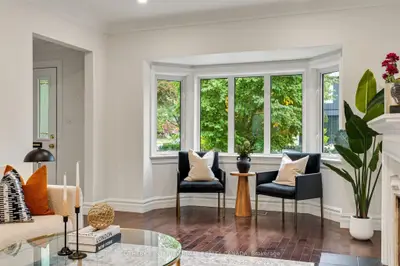 122 Brentcliffe Road, Toronto, On M4g 3y9