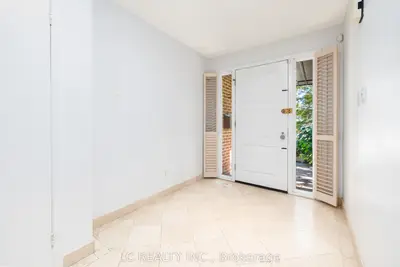 141 Mossgrove Trail, Toronto, On M2l 2w6