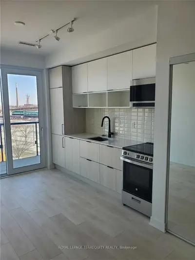 180 Mill Street S543, Toronto, On M5a 0v7