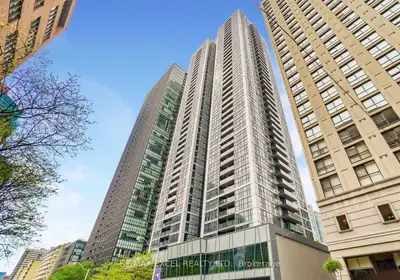 28 Ted Rogers Way 4201, Toronto, On M4y 2w7