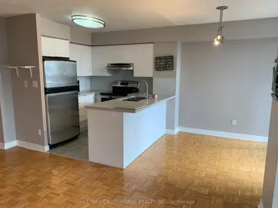43 Eglinton Avenue E 1211, Toronto, On M4p 1a1