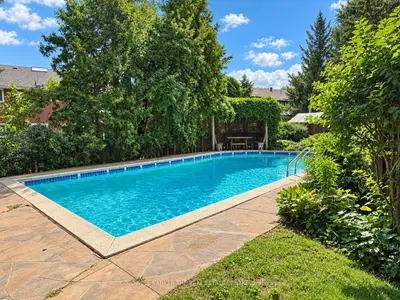 35 Tofino Crescent, Toronto, On M3b 1r9